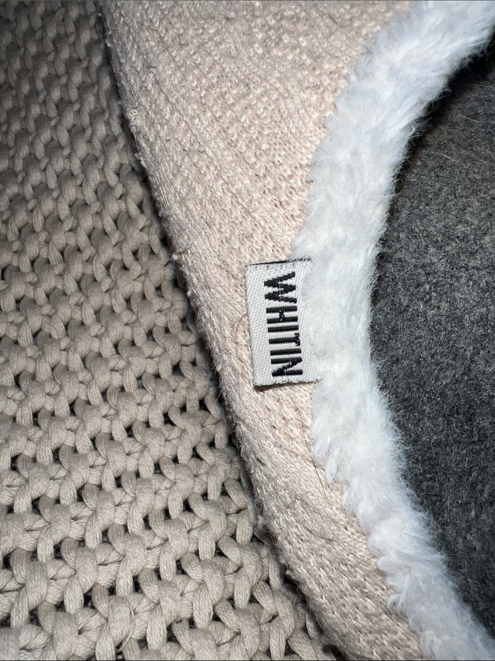 Cozy Beige Women’s Slipper Clogs with Faux Fur Trim - Picture 2 of 5